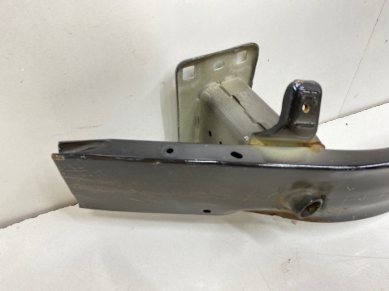 Усилитель переднего бампера