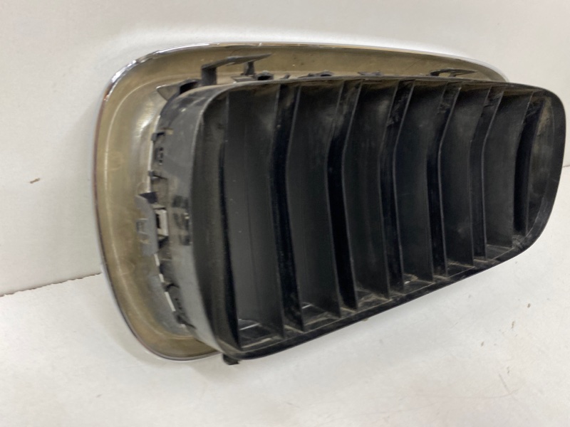 Решетка радиатора правая