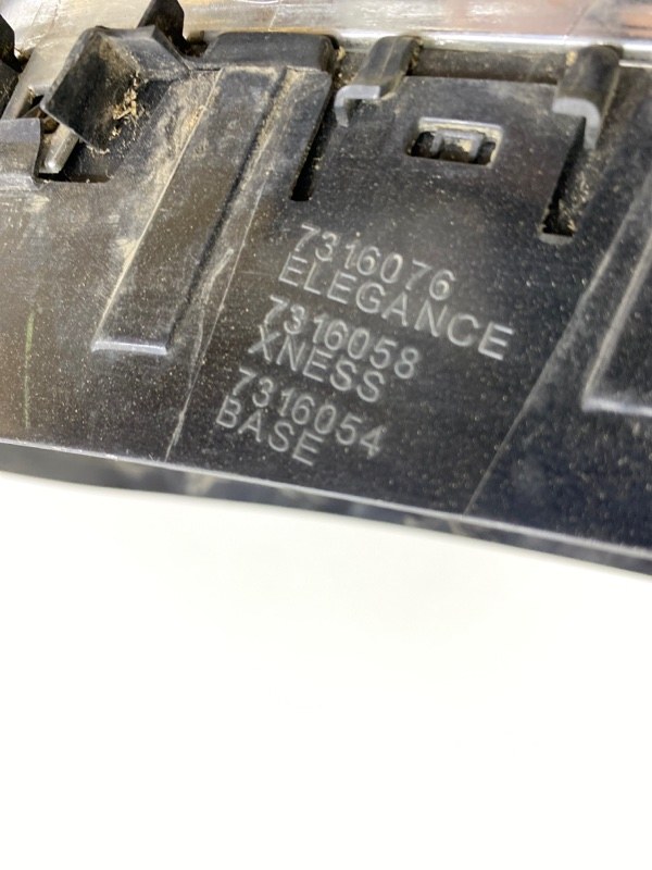 Решетка радиатора правая