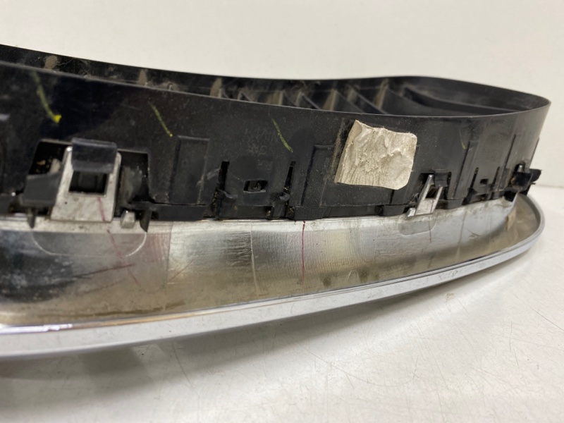 Решетка радиатора правая