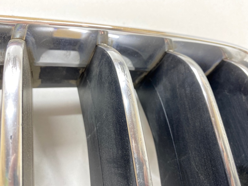 Решетка радиатора правая