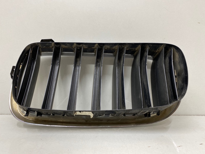 Решетка радиатора правая