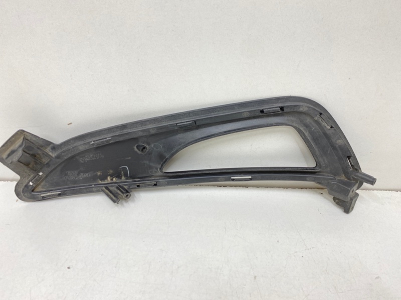 Рамка противотуманной фары правой