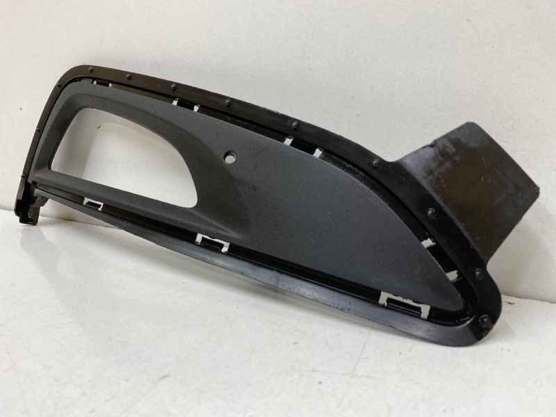 Рамка противотуманной фары правой