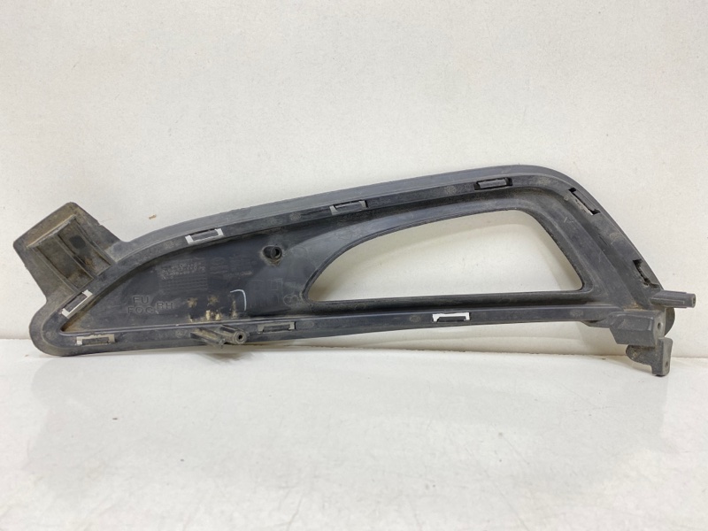 Рамка противотуманной фары правой