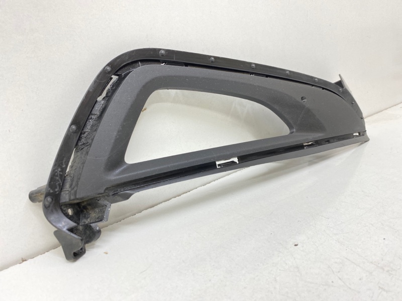 Рамка противотуманной фары правой