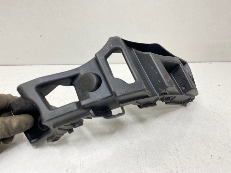 Кронштейн заднего бампера левый