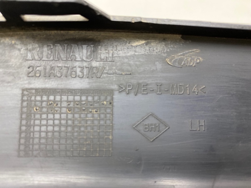 Рамка противотуманной фары левой