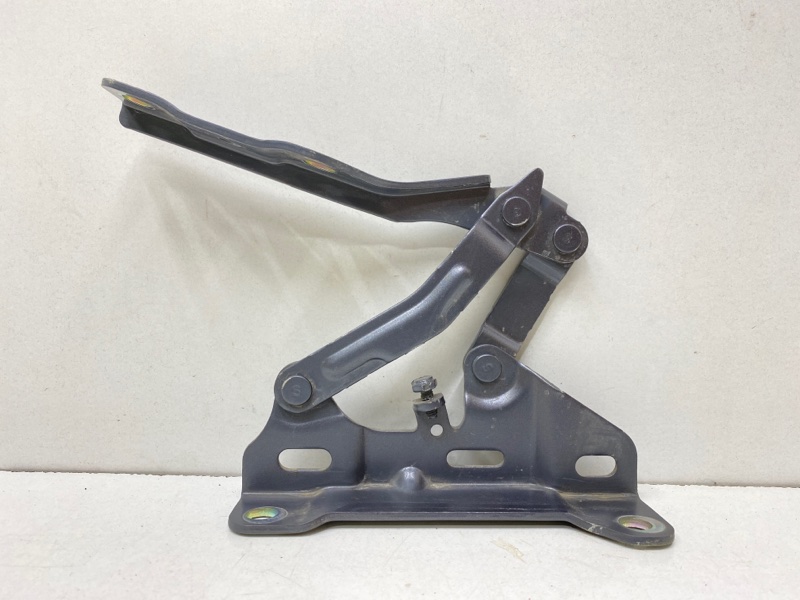 Петля капота правая