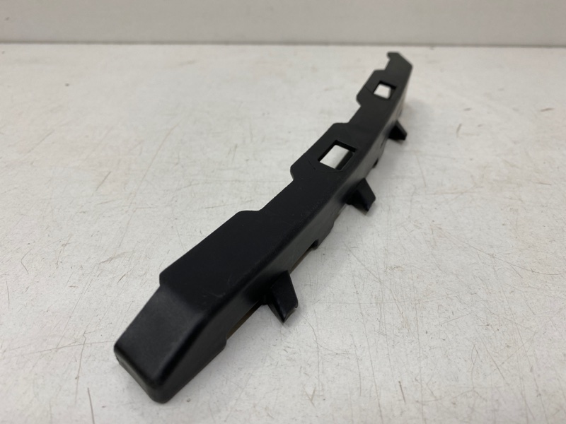 Кронштейн фар правый