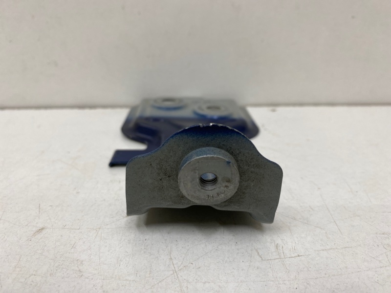 Кронштейн крепления крыла