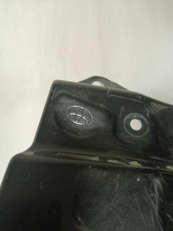 Крыло переднее правое