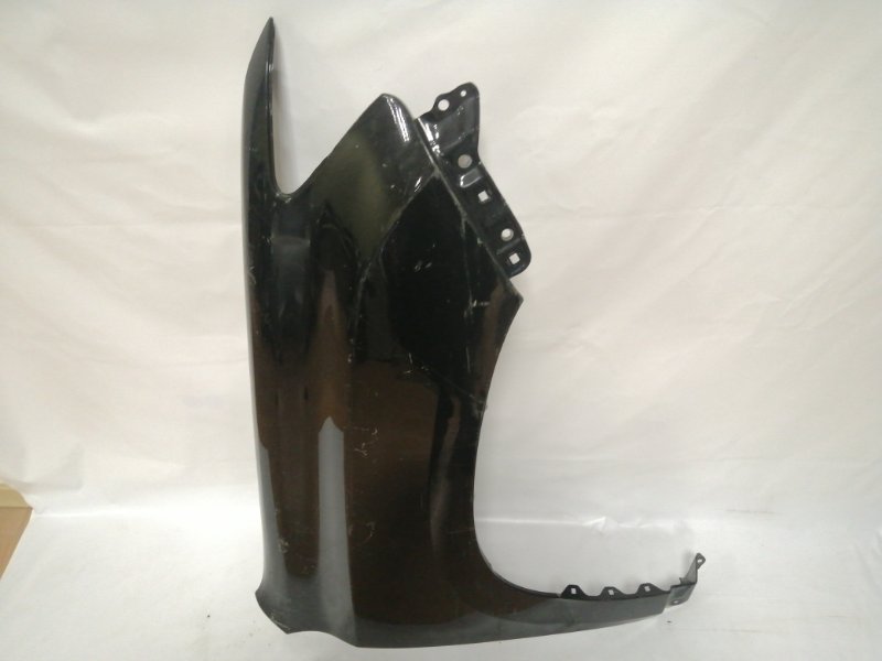 Крыло переднее правое