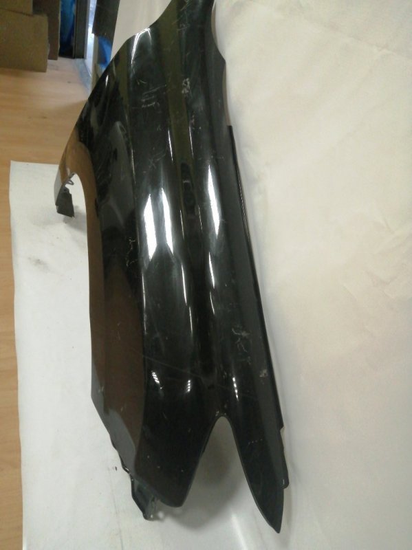 Крыло переднее правое