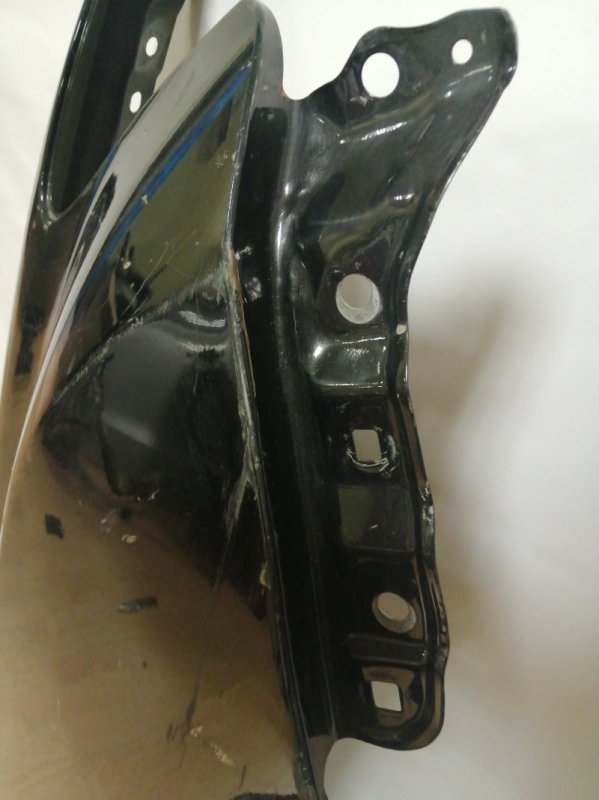 Крыло переднее правое