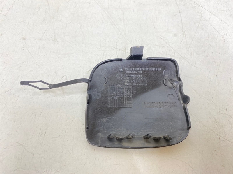 Заглушка буксировочного крюка