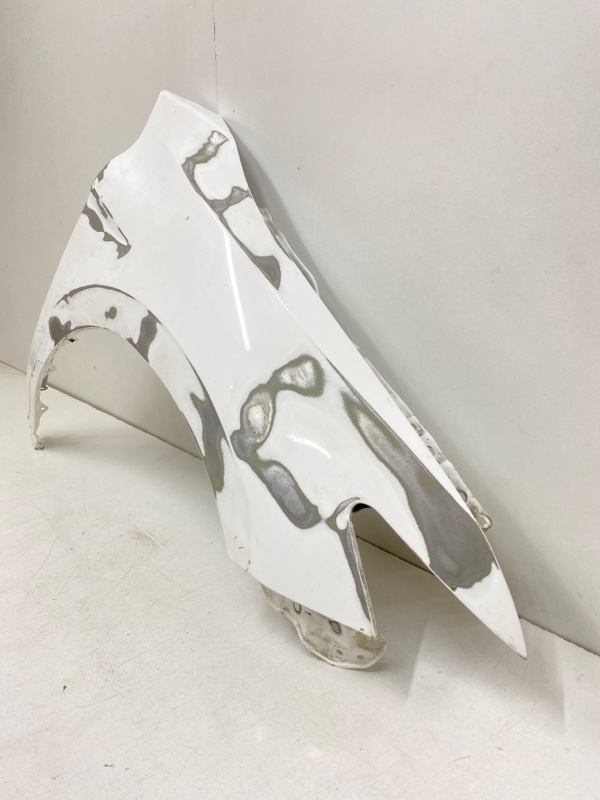 Крыло переднее правое