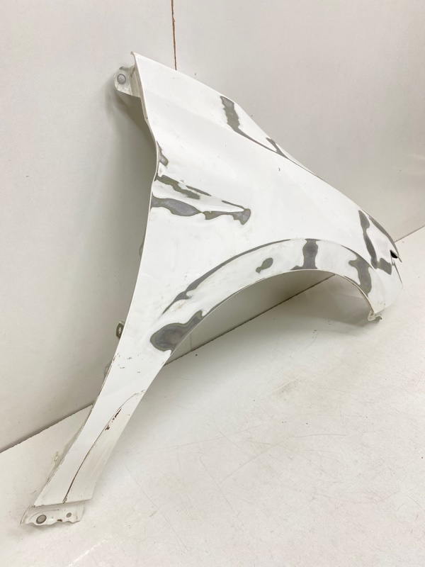 Крыло переднее правое