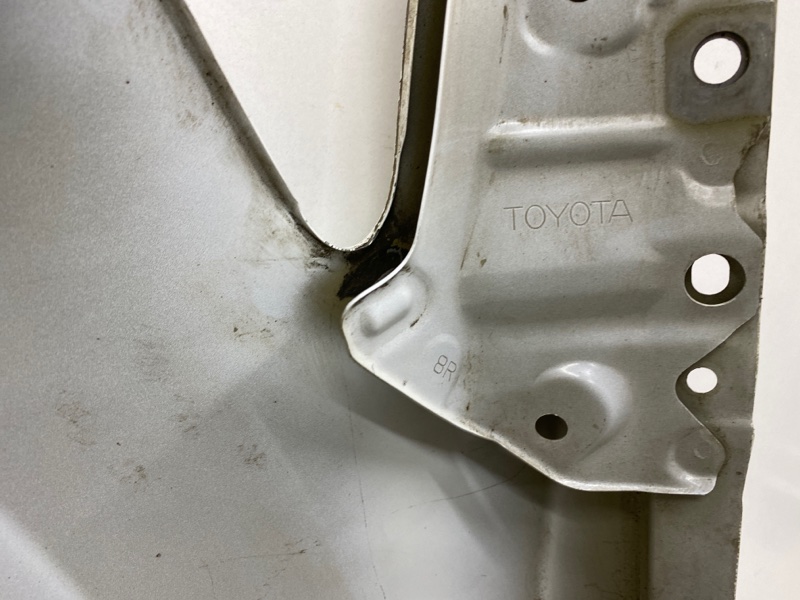 Крыло переднее правое