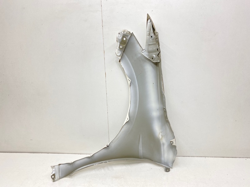 Крыло переднее правое