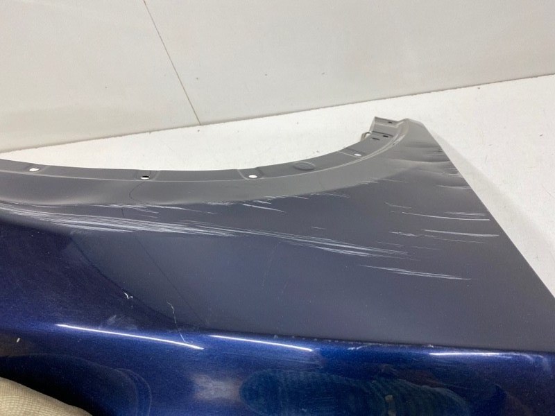 Крыло переднее правое