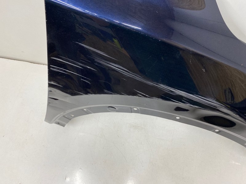 Крыло переднее правое