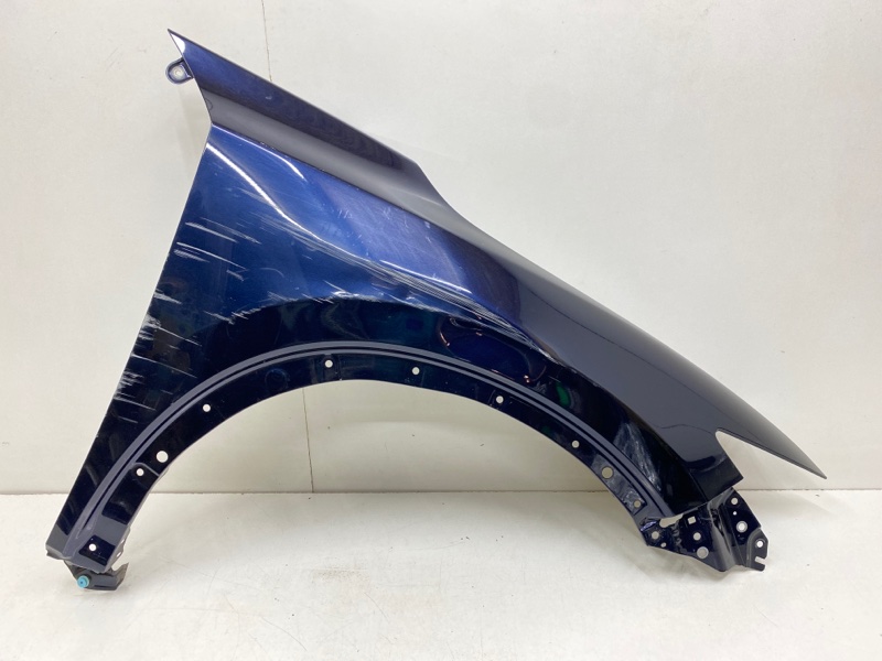 Крыло переднее правое