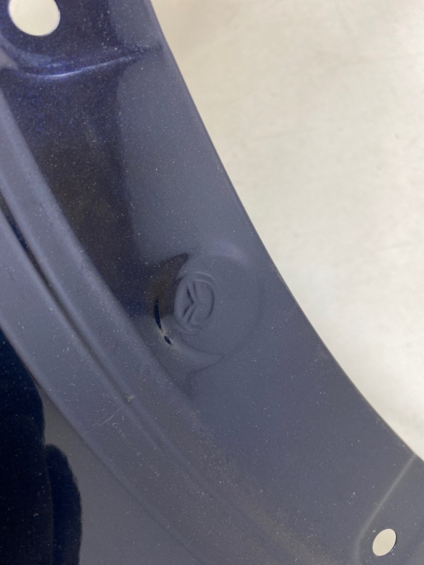 Крыло переднее правое