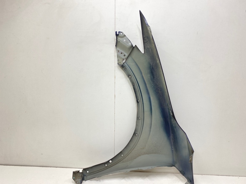 Крыло переднее правое