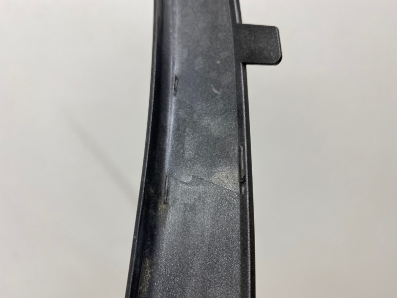 Молдинг переднего бампера правый