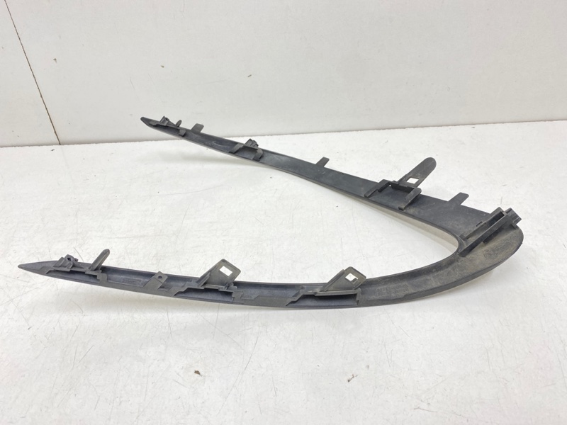 Молдинг переднего бампера правый