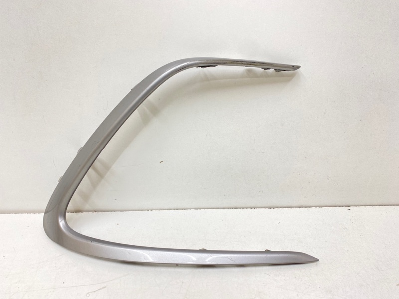 Молдинг переднего бампера правый