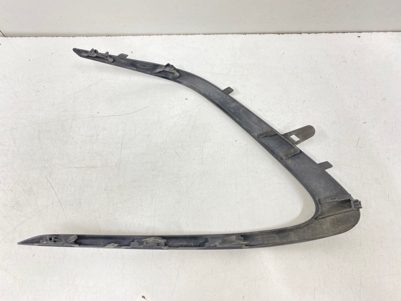 Молдинг переднего бампера правый