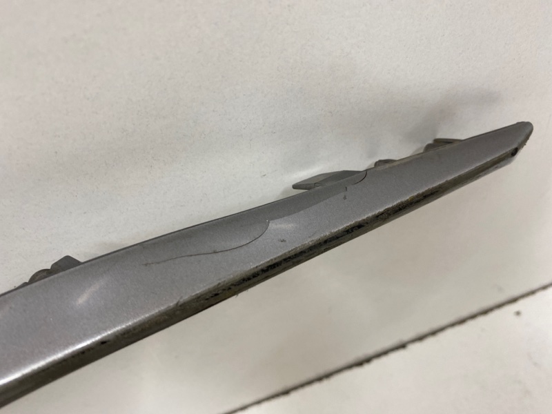 Молдинг переднего бампера правый