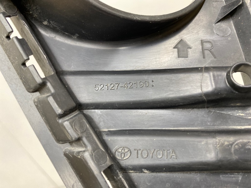 Рамка противотуманной фары правой