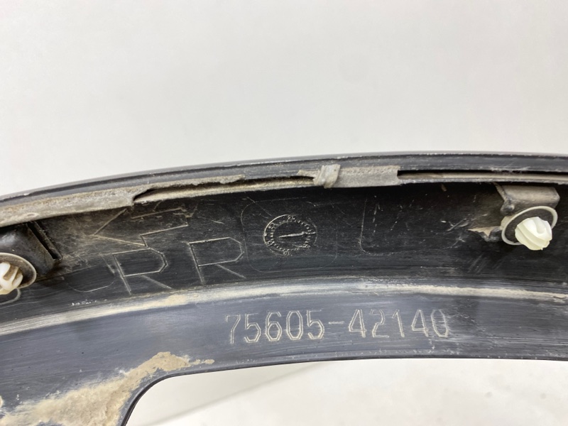 Накладка переднего крыла левого