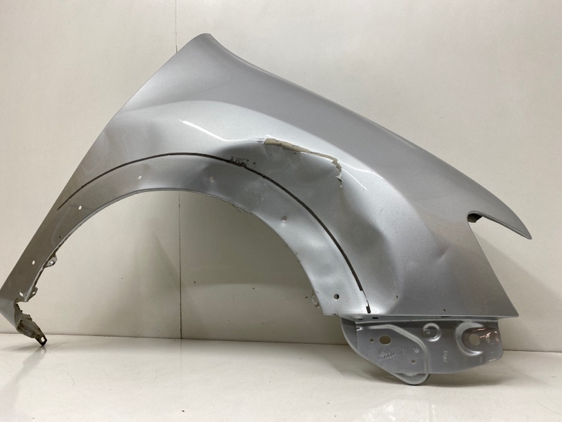 Крыло переднее правое