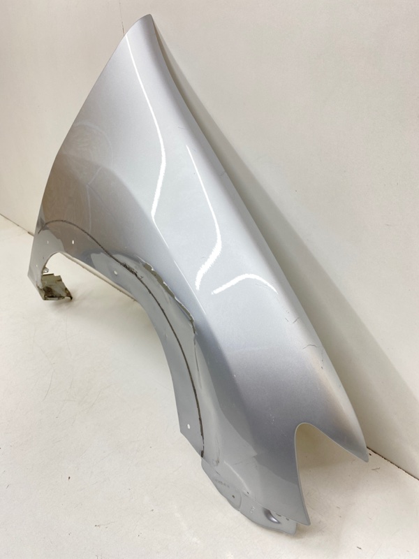 Крыло переднее правое