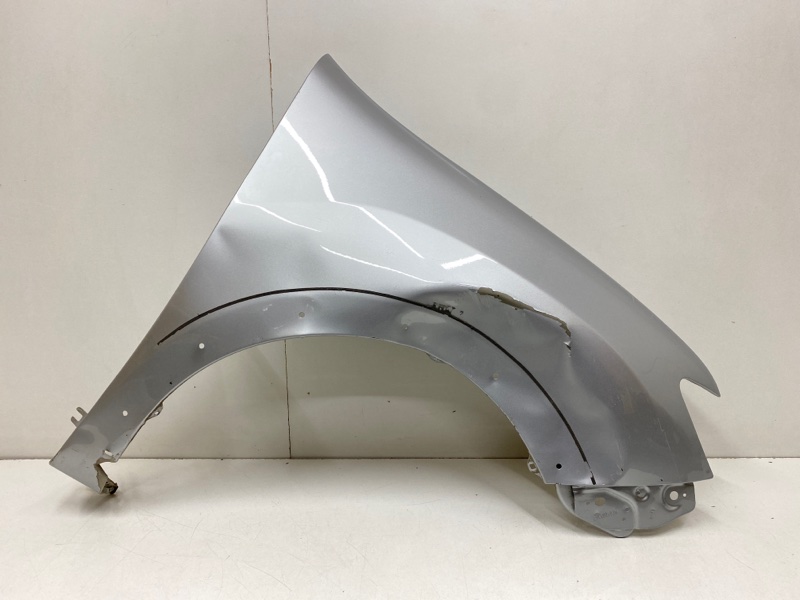 Крыло переднее правое