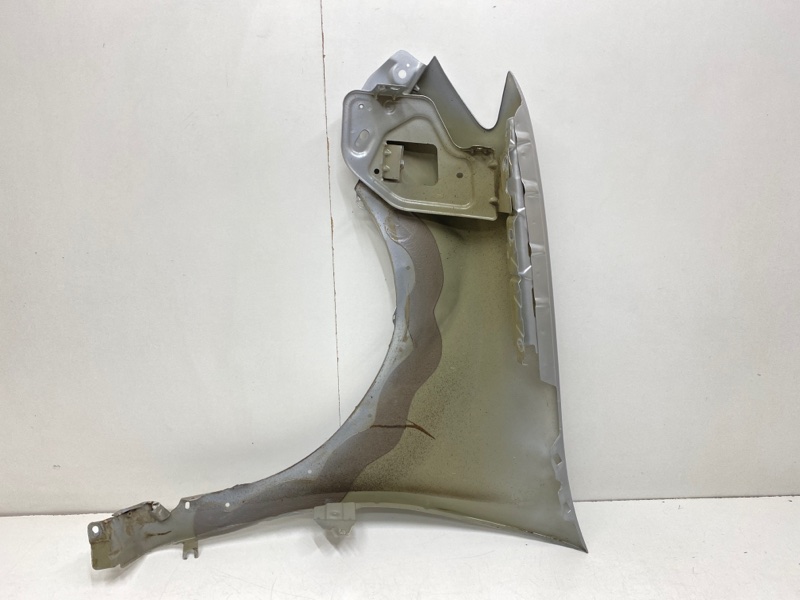 Крыло переднее правое