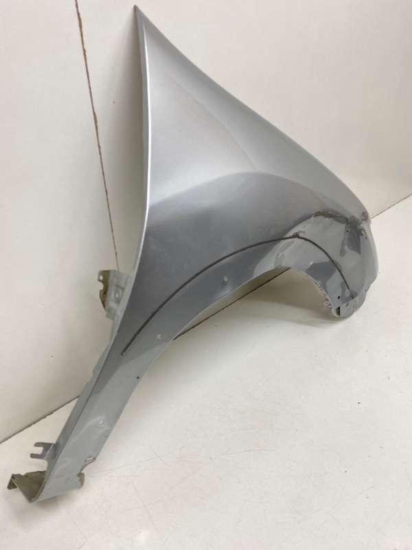 Крыло переднее правое