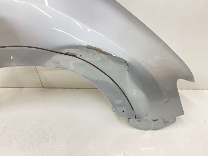 Крыло переднее правое