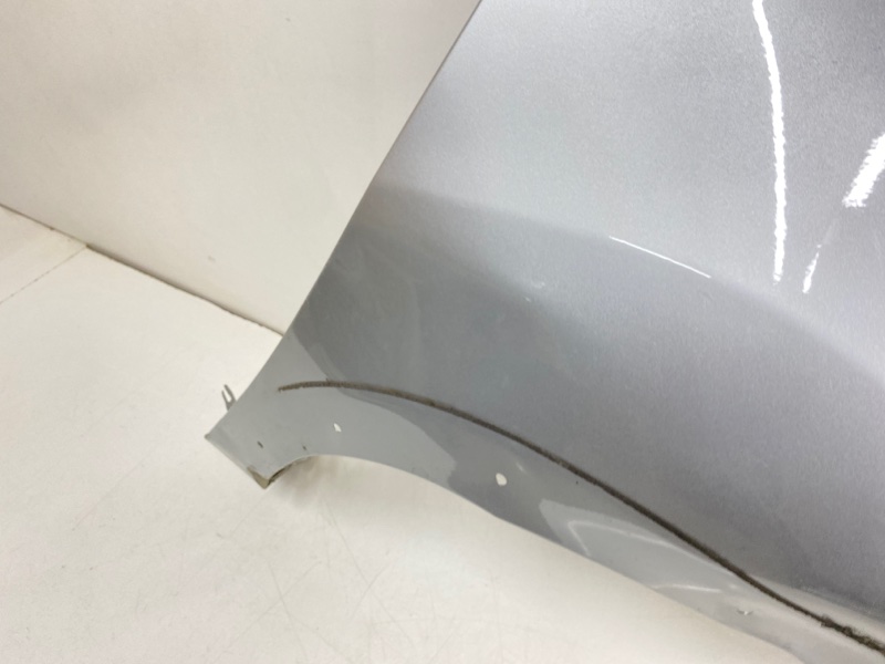 Крыло переднее правое