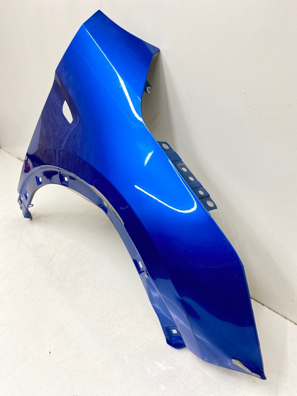 Крыло переднее правое