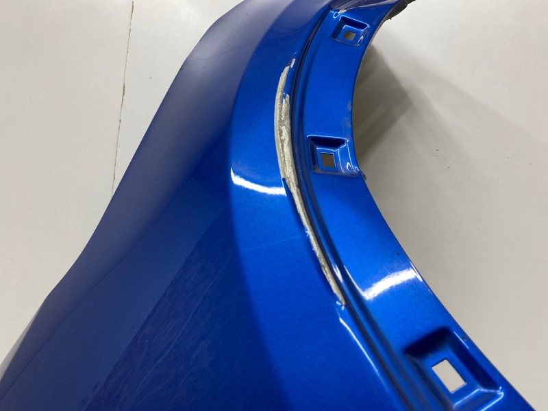 Крыло переднее правое