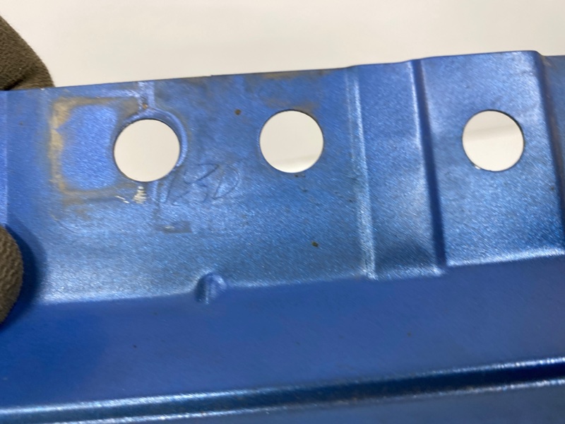 Крыло переднее правое