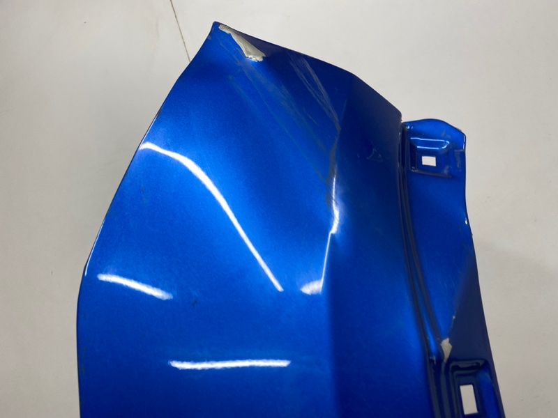 Крыло переднее правое