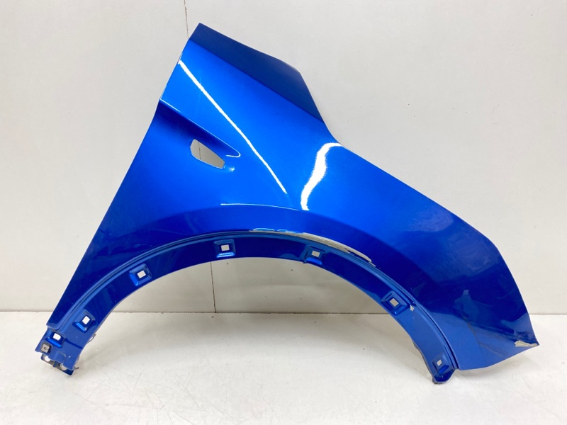 Крыло переднее правое