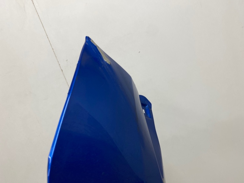 Крыло переднее правое