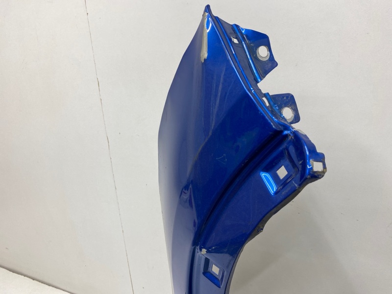 Крыло переднее правое